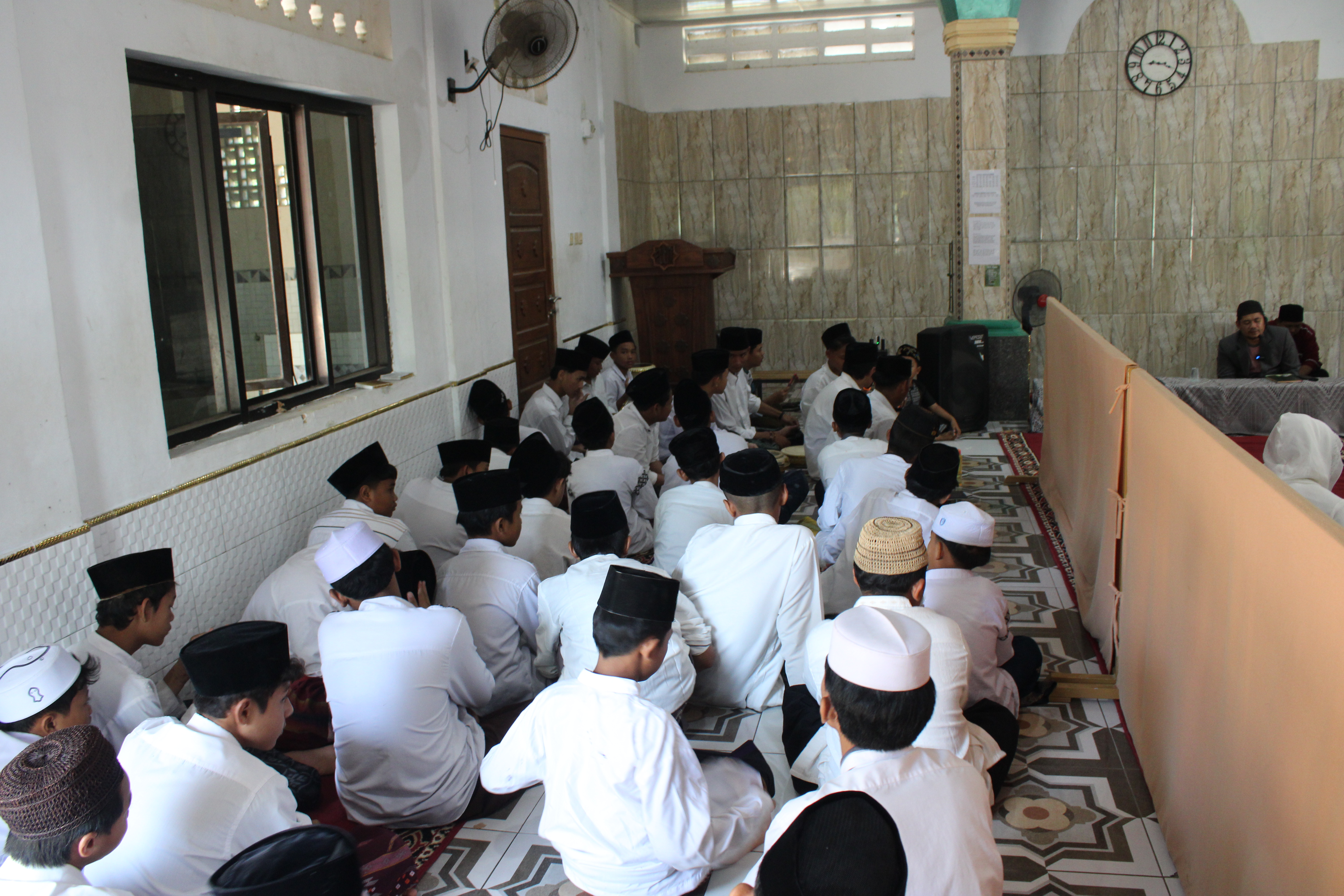 Alasan Mengapa Seorang Anak Harus Masuk Pondok Pesantren